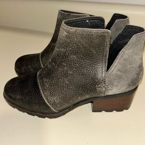 Sorel Black and Gray Ankle Boots